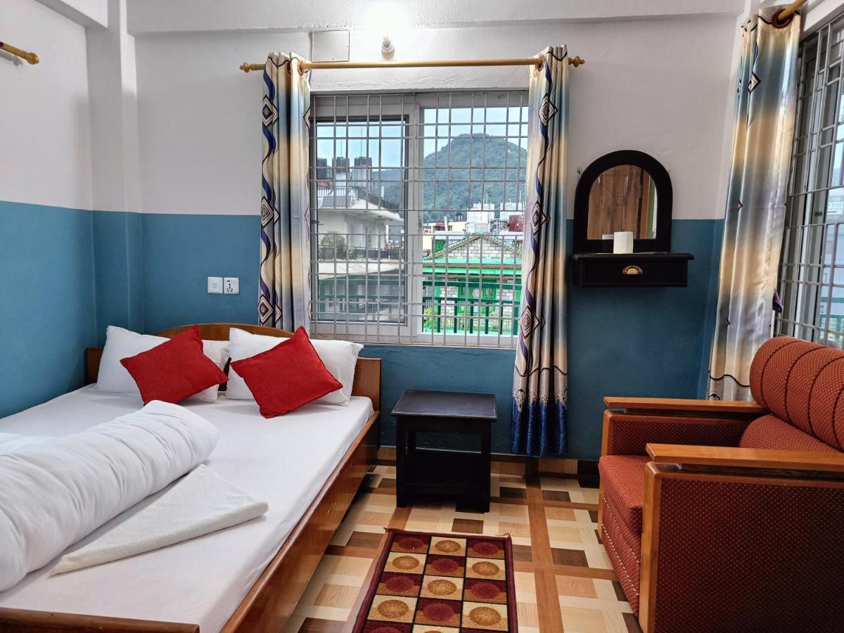 R&R Guest House Pokhara Extérieur photo