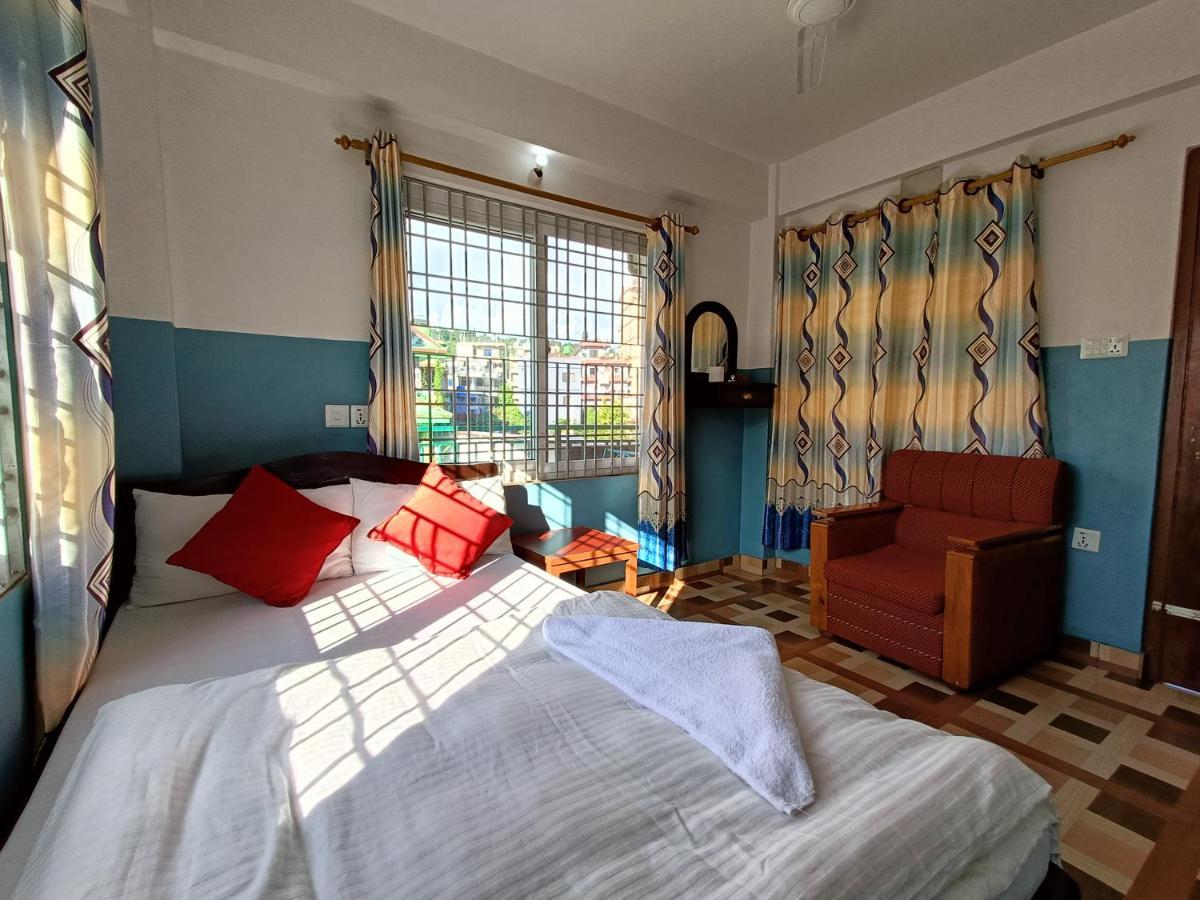 R&R Guest House Pokhara Extérieur photo