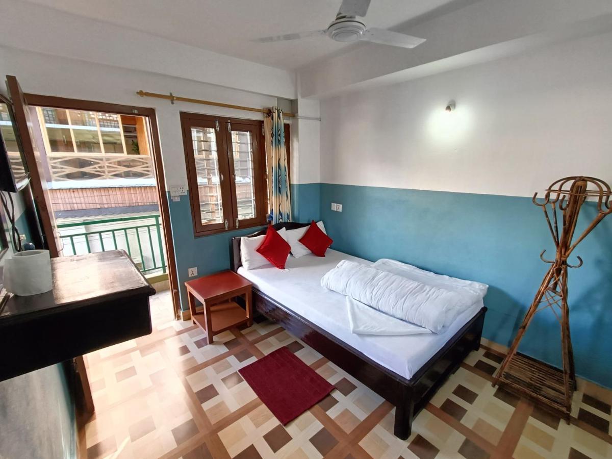 R&R Guest House Pokhara Extérieur photo